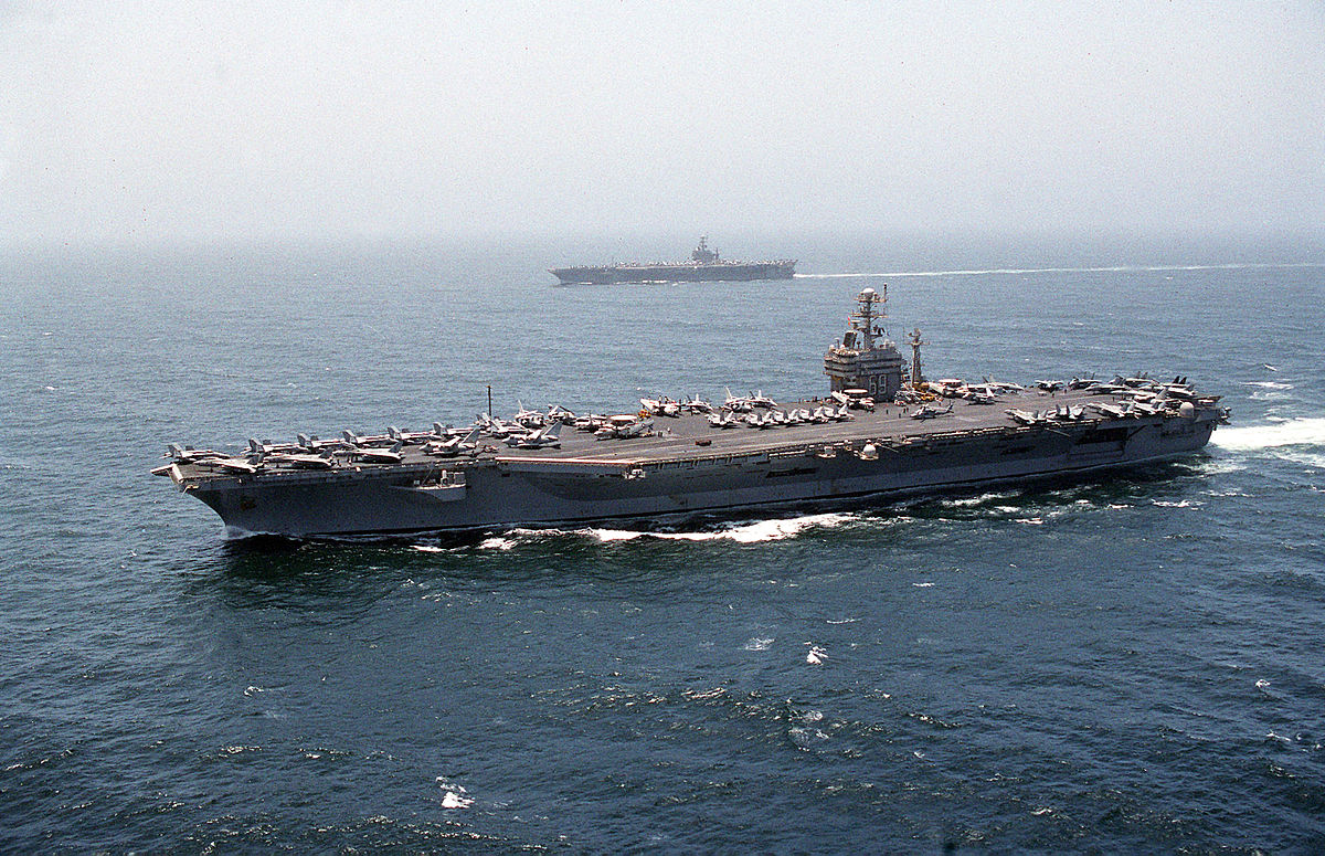 1200px-US_Navy_000722-N-7412M-005_USS_Eisenhower_^_USS_George_Washington.jpg