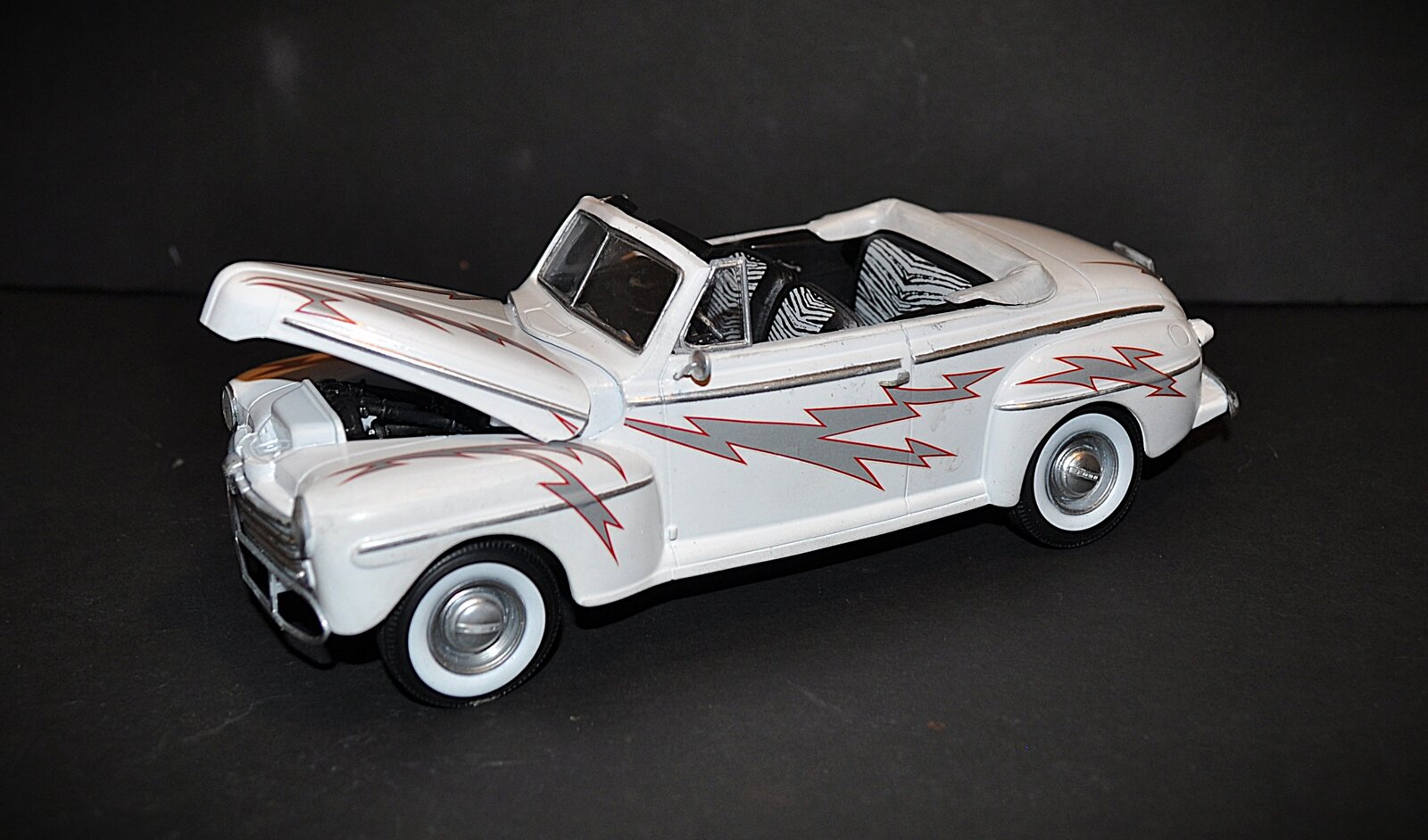 Revell Grease 48 Ford (1).JPG