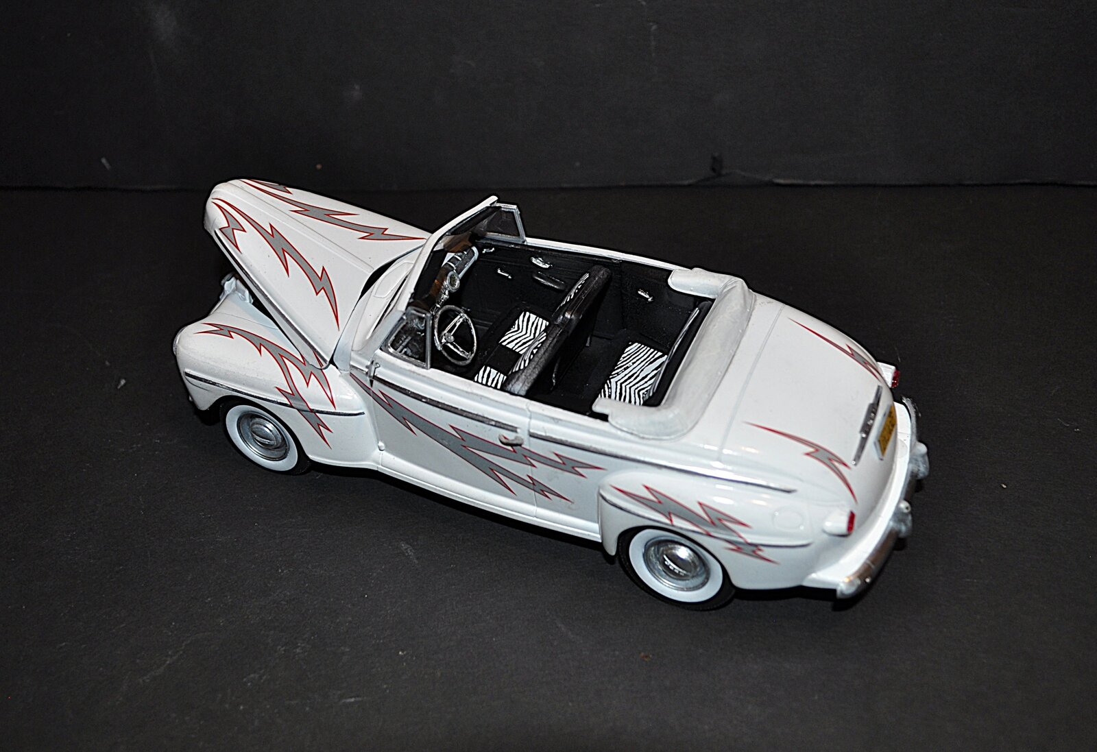 Revell Grease 48 Ford (3).JPG