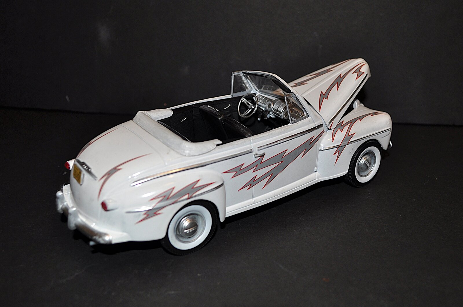 Revell Grease 48 Ford (6).JPG