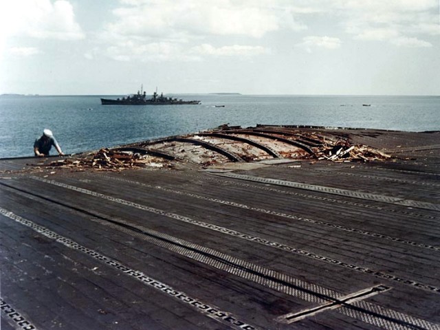 Damaged_flight_deck_of_USS_Enterprise_CV-6_in_August_1942-640x480.jpg