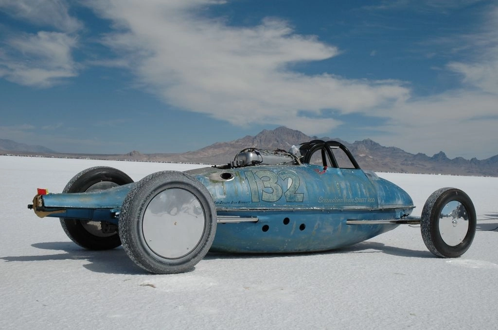 Chucks-Hot-Rod-Photo-Fantabuli-Bellytankers-at-Bonneville.webp