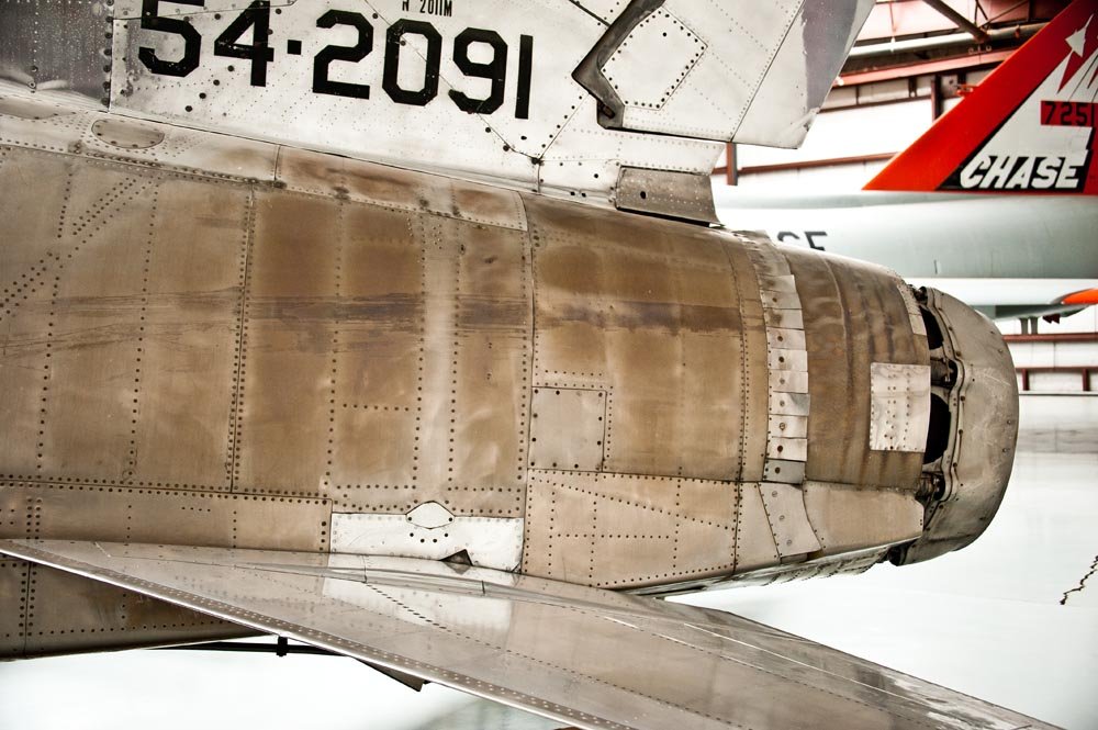 F100 54-2091 Rear left side fuselage with tail  and exhaust nozzle.jpg