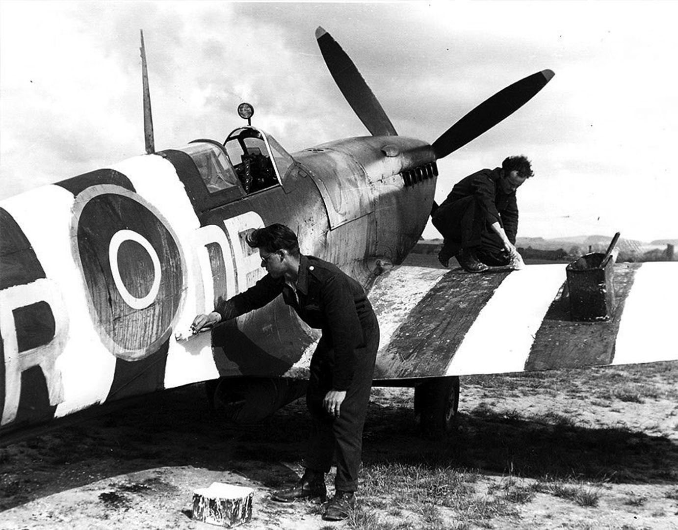 Invasion Stripes (Spitfire Mk. IX).jpg