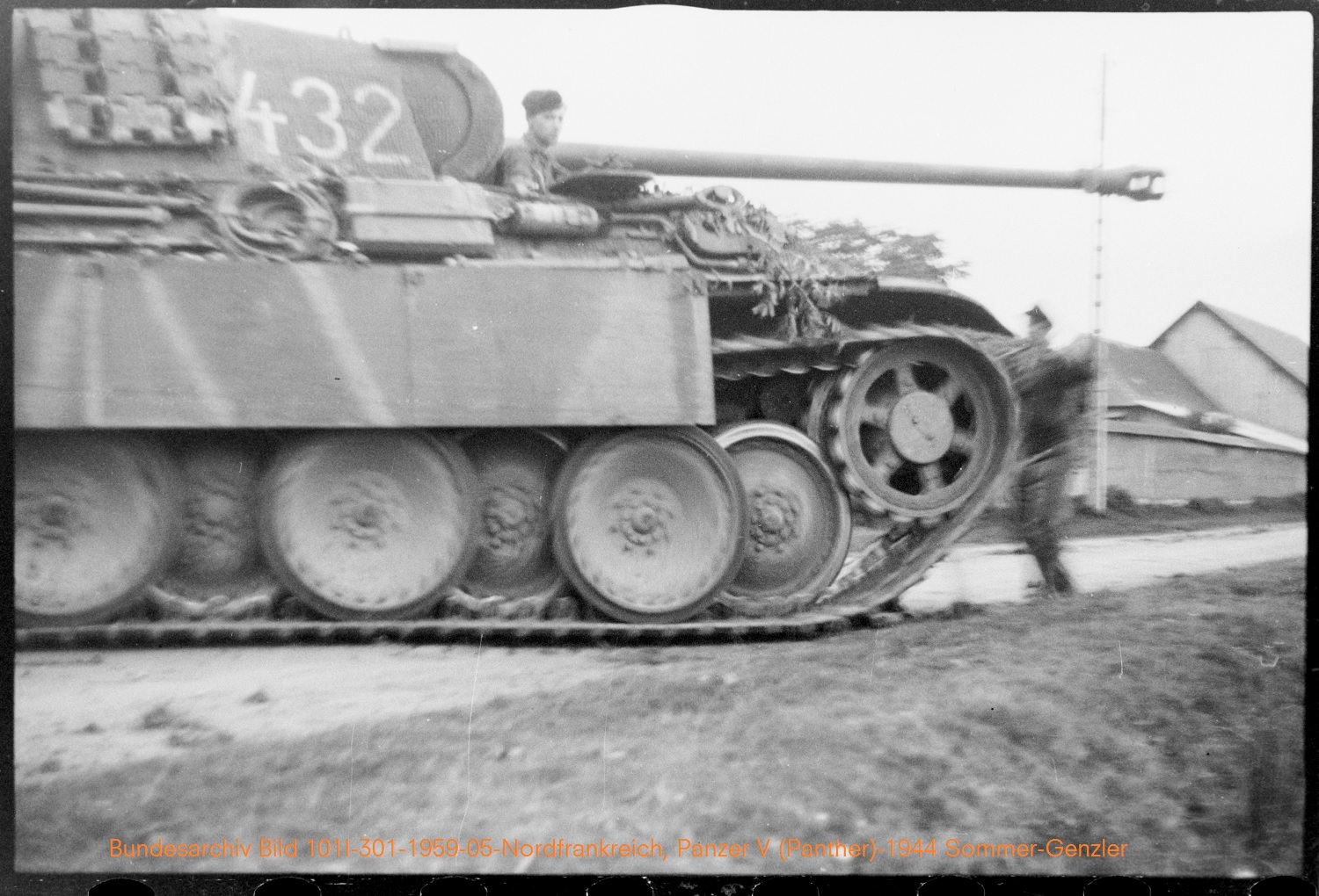 Bundesarchiv Bild 101I-301-1959-05-Nordfrankreich, Panzer V (Panther)-1944 Sommer-Genzler-1500.jpg