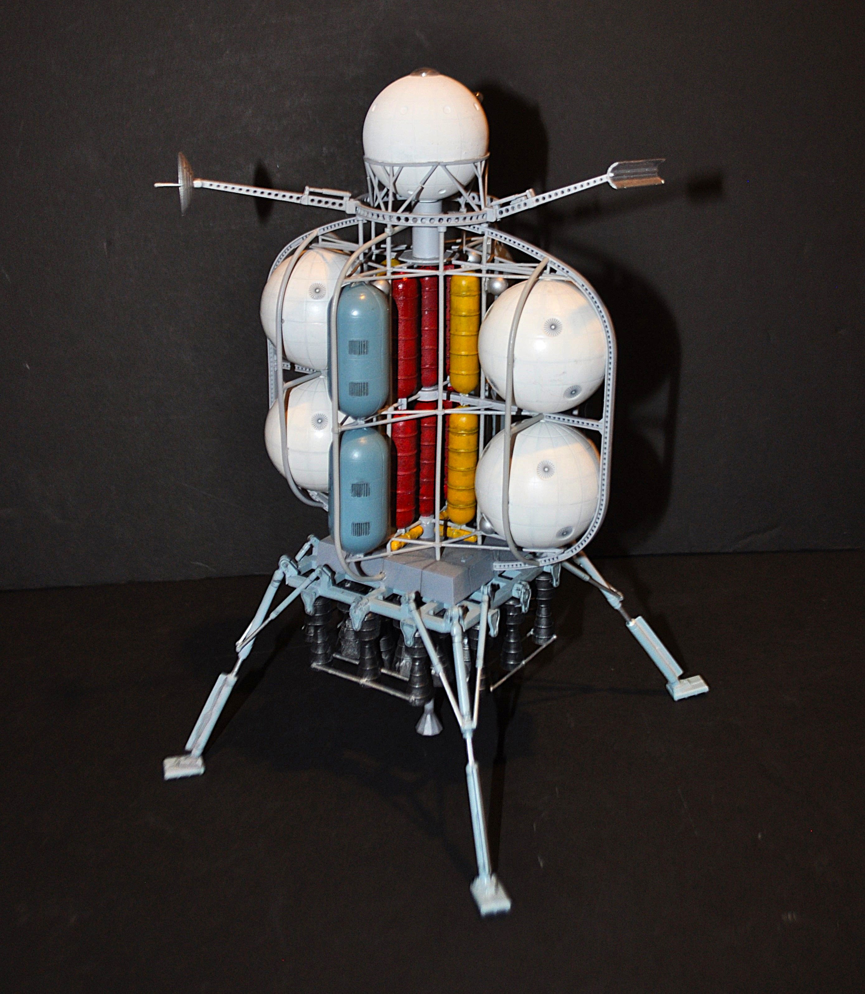 Moonlander, Pegasus Hobbies kit, 1/350 scale | Page 2 | Scale Model ...