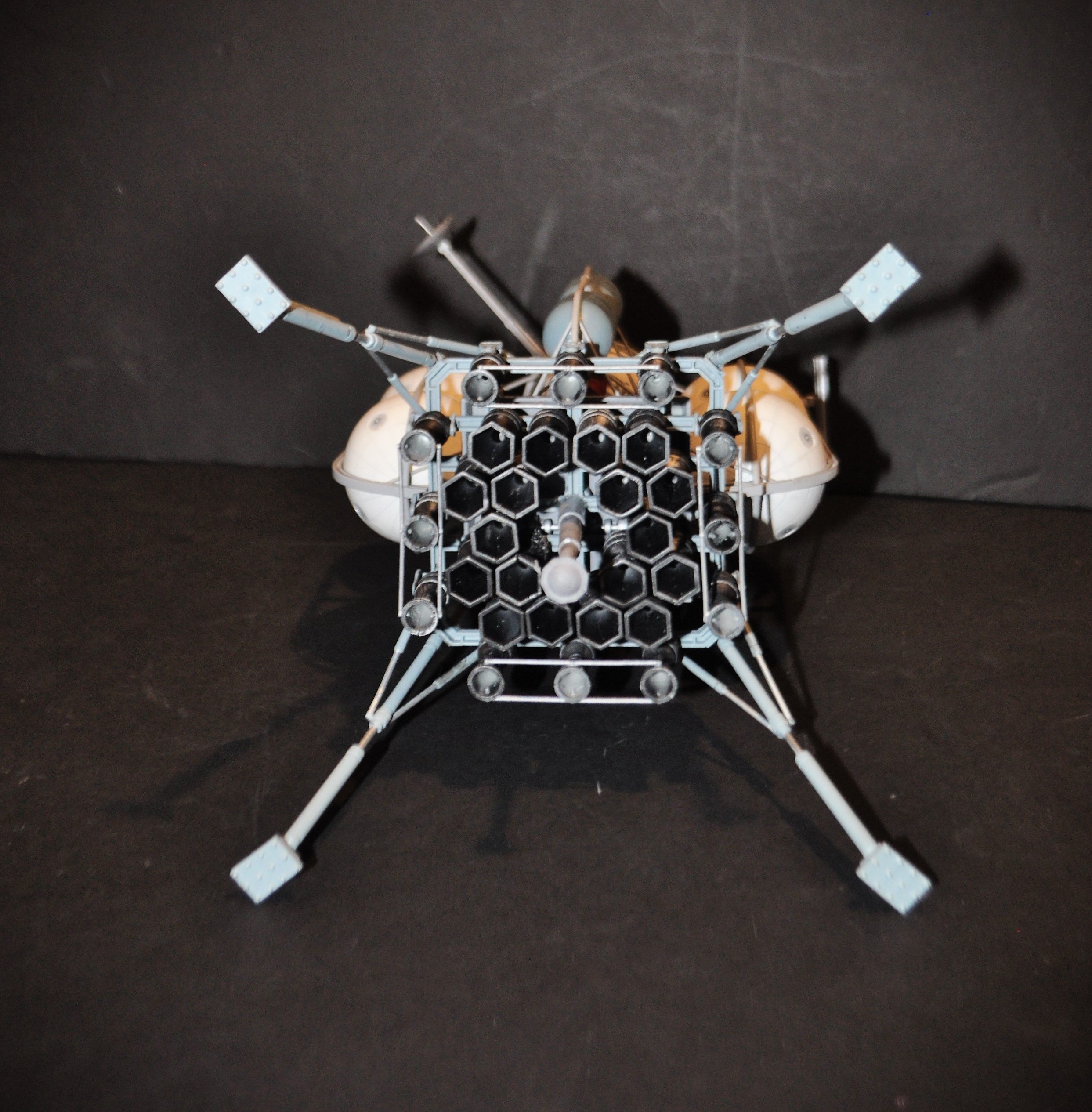 Moonlander, Pegasus Hobbies kit, 1/350 scale | Page 2 | Scale Model ...