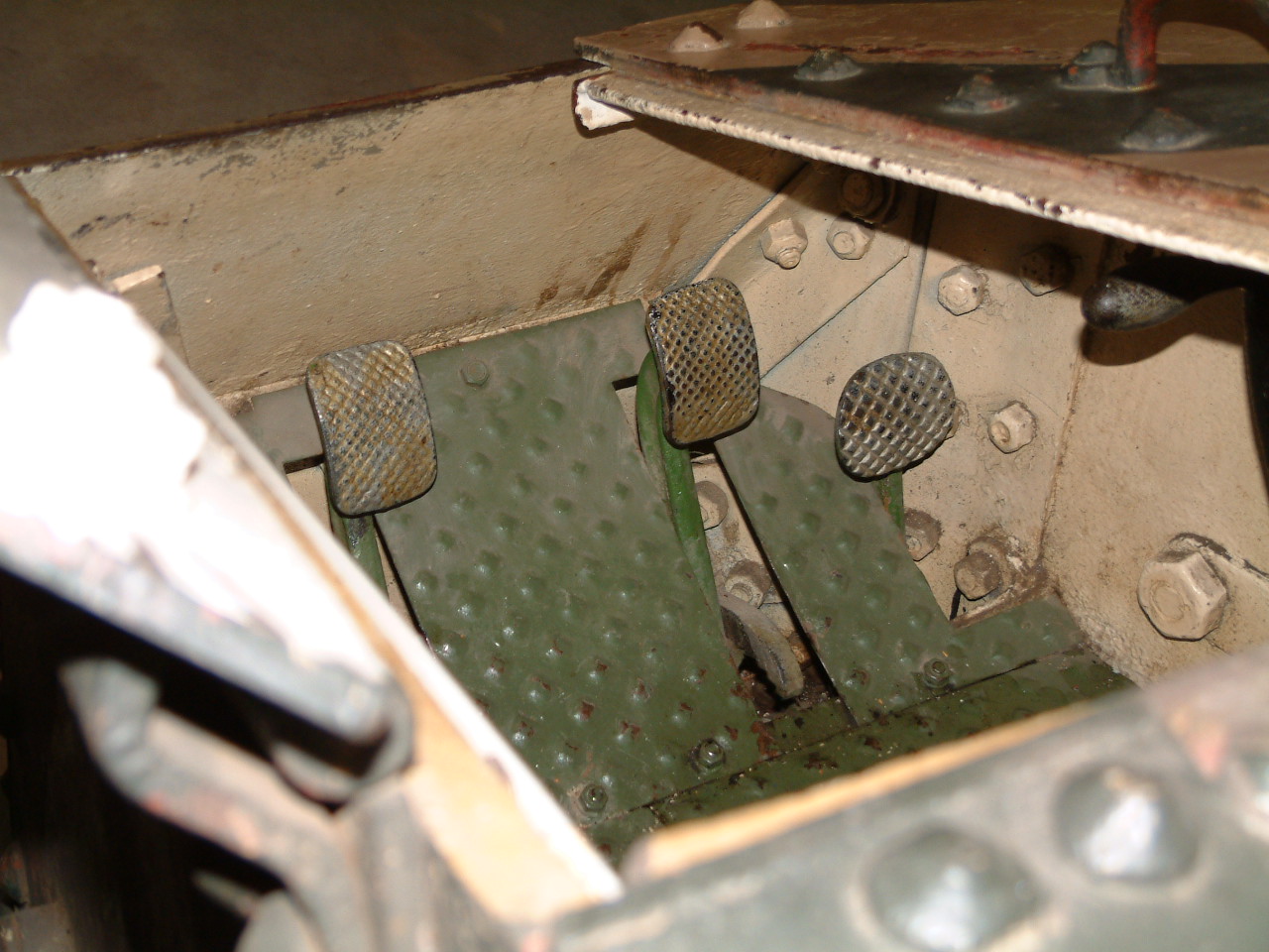 driverscompartmentfront.jpg