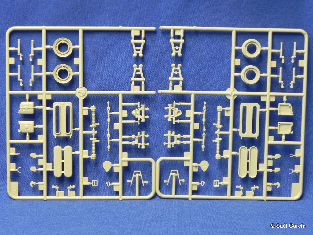 TrumpeterBTR70EarlySprueC.jpg