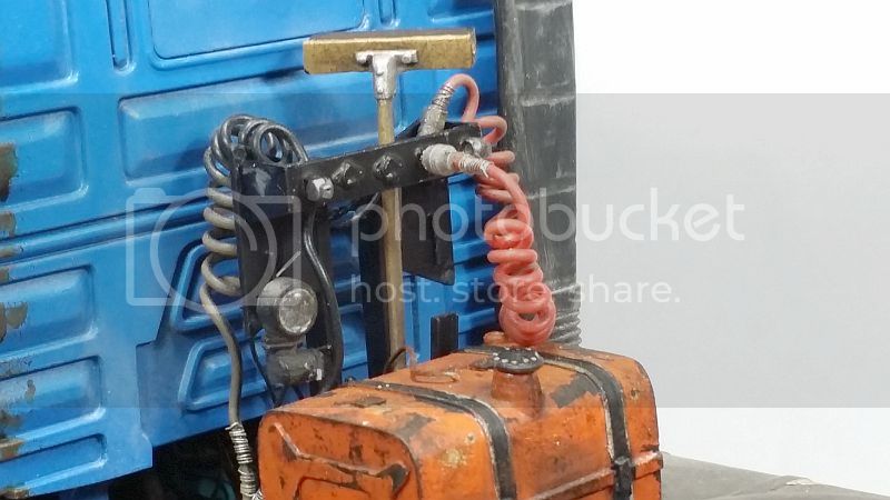 tractor_143H_air_hoses_zpsvuvqv8en.jpg