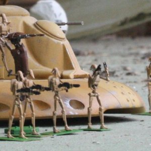 1/72 AAT with Battle Droids