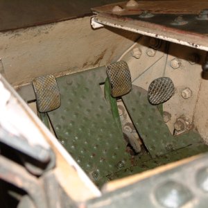 driverscompartmentfront.jpg